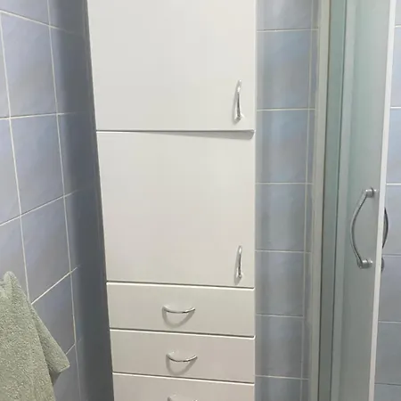 Apartment Stan Blizu Izlaza Na Autoput Mali Mokri Lug
