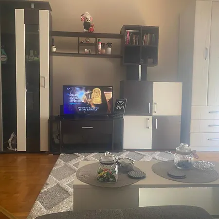 Apartment Stan Blizu Izlaza Na Autoput Mali Mokri Lug