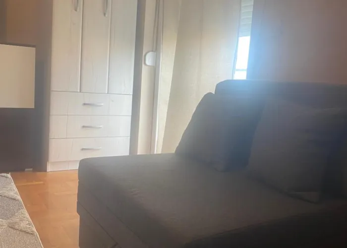 Stan Blizu Izlaza Na Autoput *